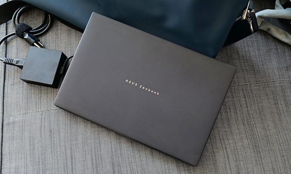 Asus Zenbook Duo Taşıma Ve Şarj Cihazı