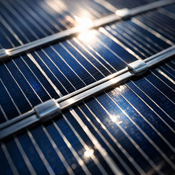 Güneş Panellerindeki Beyaz Çizgiler Ne İşe Yarıyor? Solar Hücrelerde Elektriği Toplayan Gizli Sistem