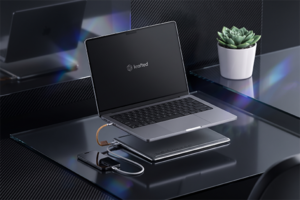 Krafted Edge Powerbank Tanıtıldı: Dizüstü Bilgisayarın Altına Yerleşen İnce Tasarım Dikkat Çekiyor