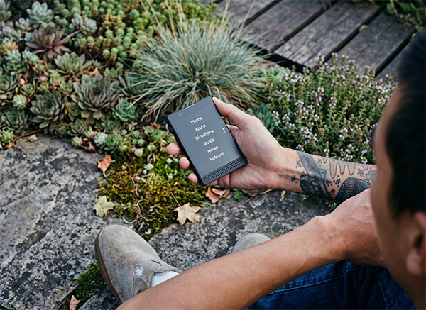 Light Phone III, Noble Mobile Ortaklığıyla Satışa Çıktı: Az Veri Kullanana Para İadesi Verilecek Light Phone III, Noble Mobile Ortaklığıyla Satışa Çıktı: Az Veri Kullanana Para İadesi Verilecek